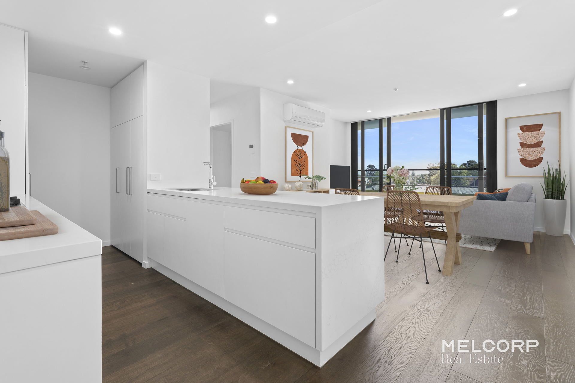 Oros 220/6 Dalgety Street