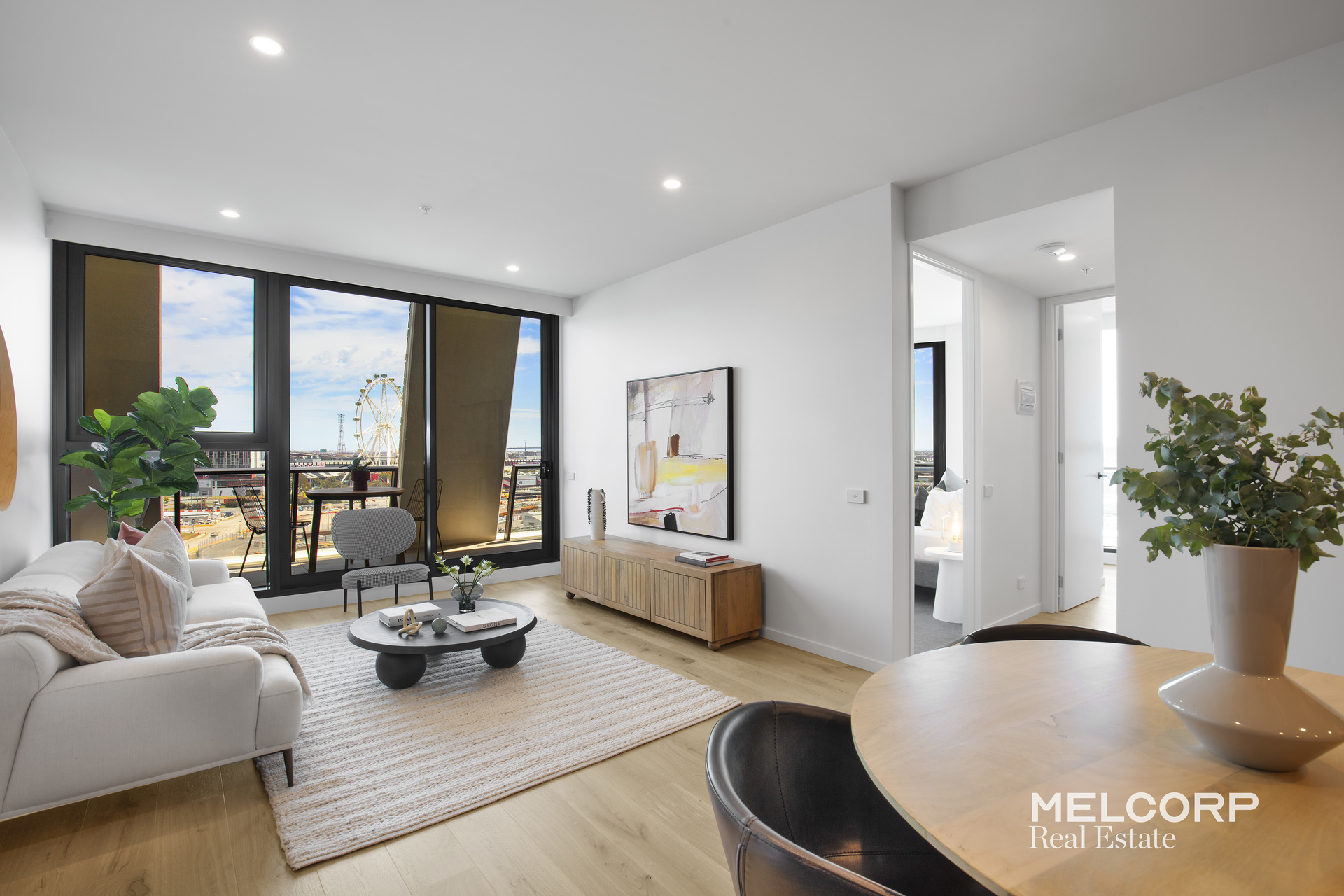708/288 Adderley Street