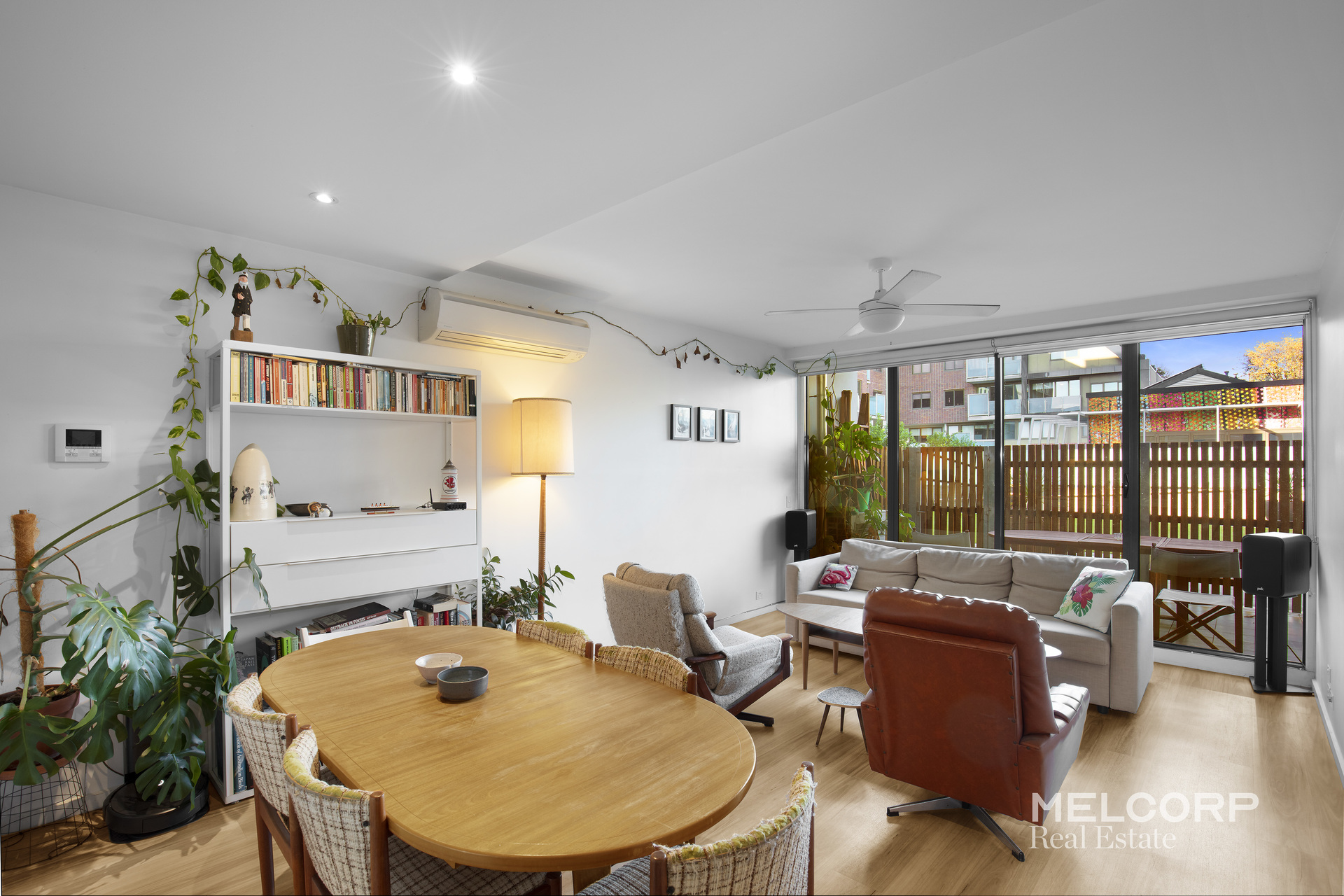 16/300 Young Street