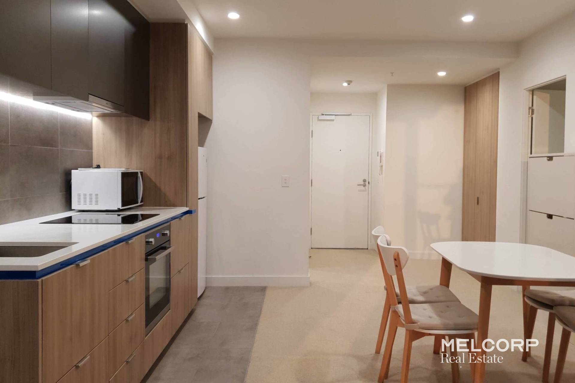 708/28 Bouverie Street