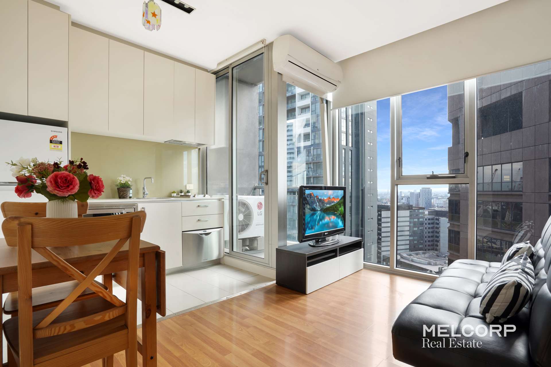 2102/8 Franklin Street